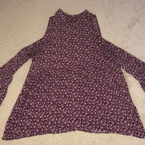 Open shoulder American Eagle long sleeve shirt